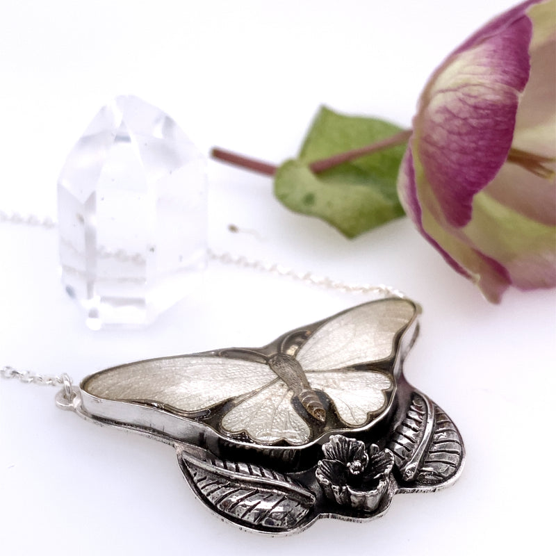 Spring Moss Pendant / Handmade by Ivry Belle Jewelry