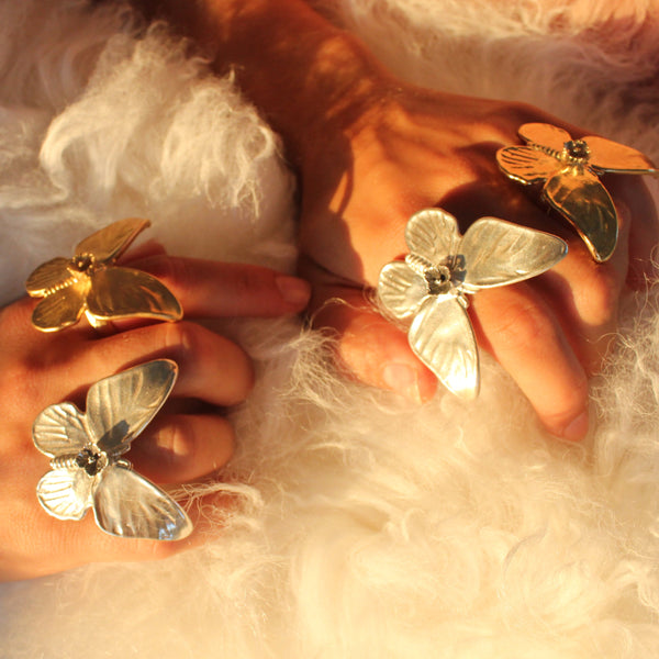 Anillo de mariposa / Hecho a mano por Ivry Belle Jewelry