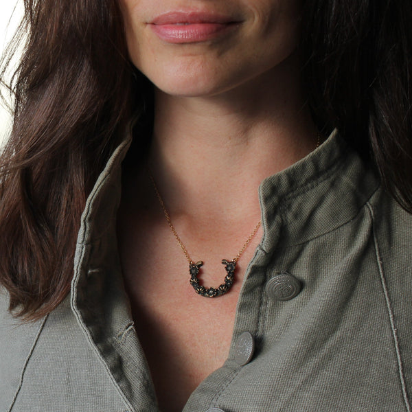 Collar de herradura / Collar de herradura hecho por Ivry Belle Jewelry