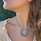 Collar colgante de herradura / Hecho a mano por Ivry Belle Jewelry