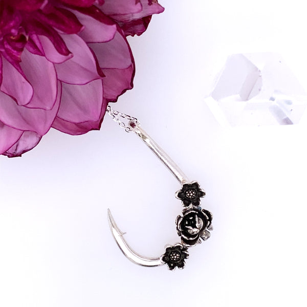 Collar de gancho floral / Hecho a mano por Ivry Belle Jewelry